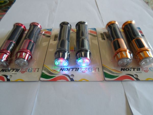 Manoplas c/ led no peso de guidão